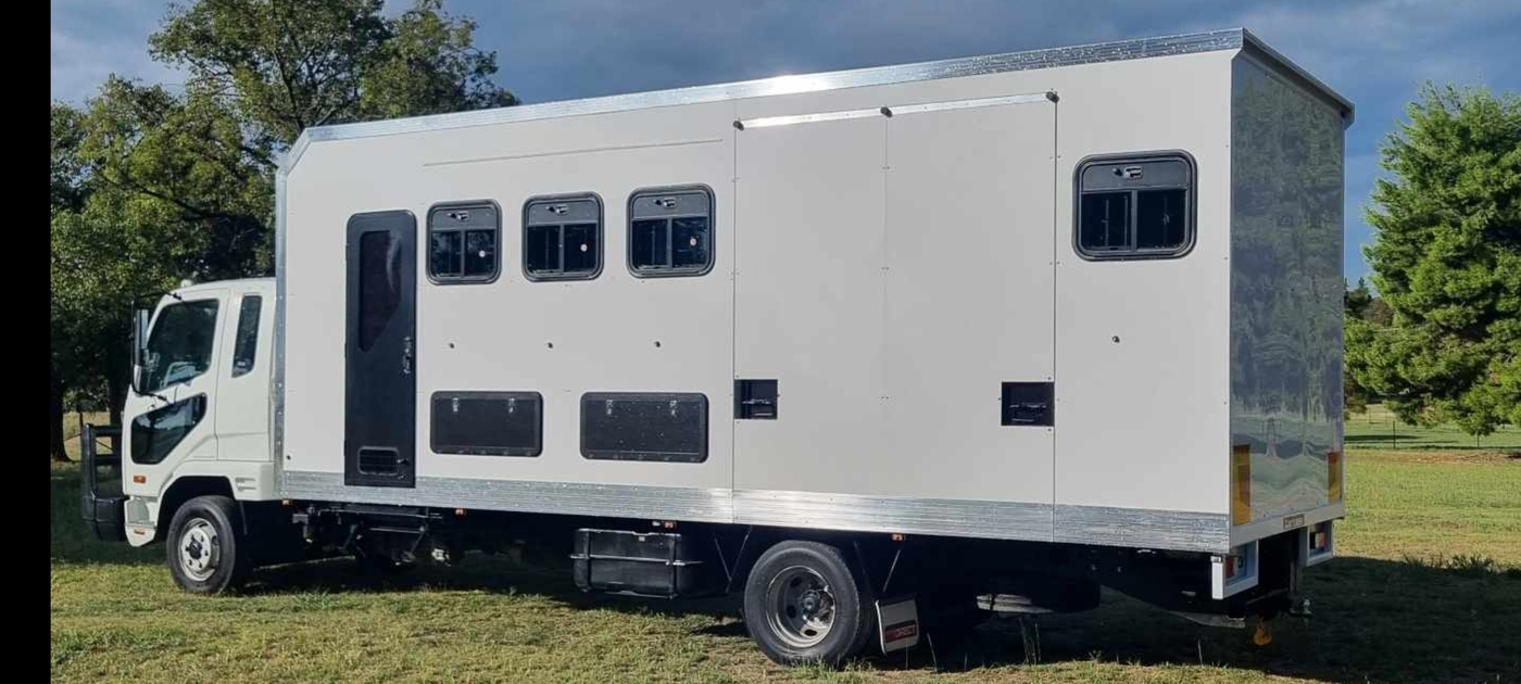 2010 Fuso Fighter 4Horse Truck Trucks Horse Transports for sale in