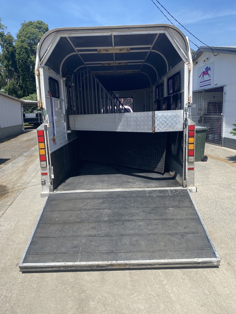 Gladiator 3 Horse Angle Load Floats Horse Transports for sale in