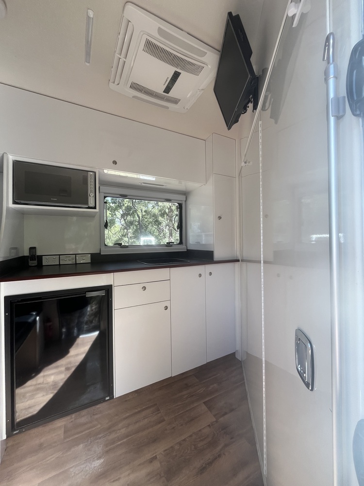 Kara Kar Showman 2HAL 2022 Floats Horse Transports for sale in