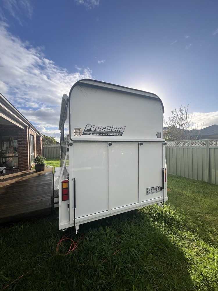 Peaceland 2HALCamper Float Floats Horse Transports for sale in