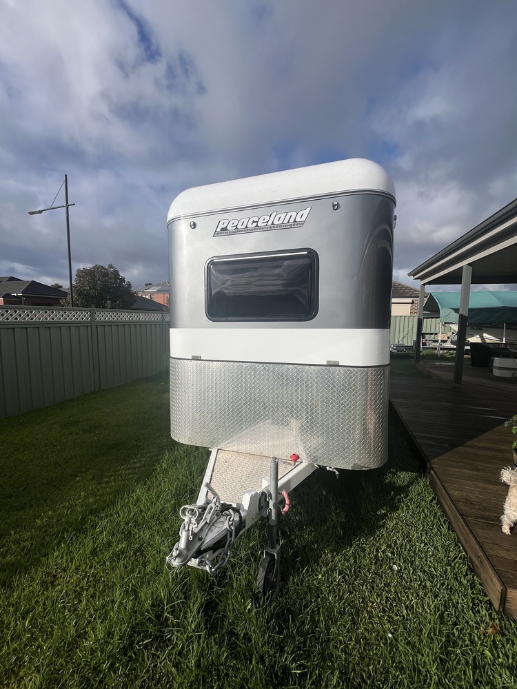 Peaceland 2HALCamper Float Floats Horse Transports for sale in
