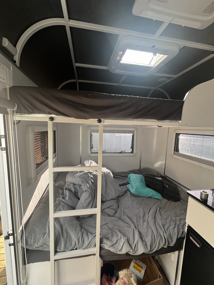 Peaceland 2HALCamper Float Floats Horse Transports for sale in