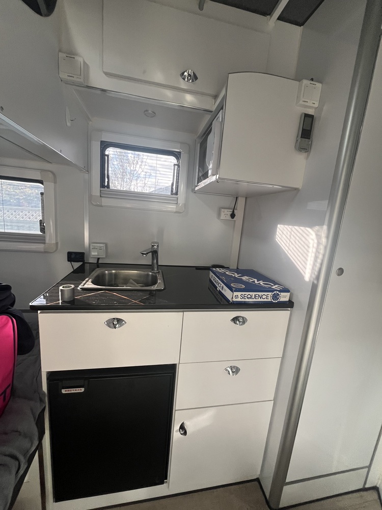 Peaceland 2HALCamper Float Floats Horse Transports for sale in