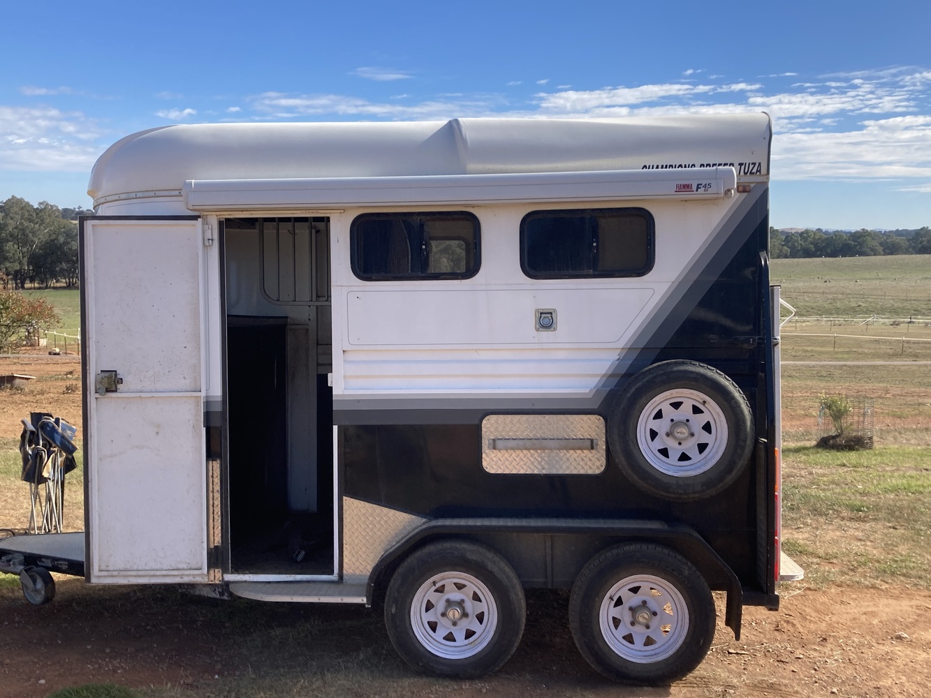 2009 Tuza 2HSL Floats Horse Transports for sale in Tarcutta NSW Horse Deals