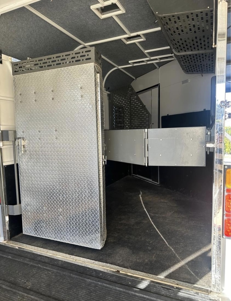 Equiluxe 2HAL with Deluxe Living Floats Horse Transports for sale