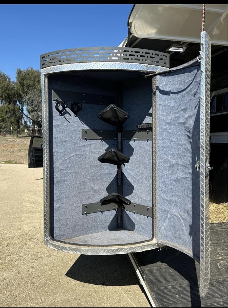 Equiluxe 2HAL with Deluxe Living Floats Horse Transports for sale