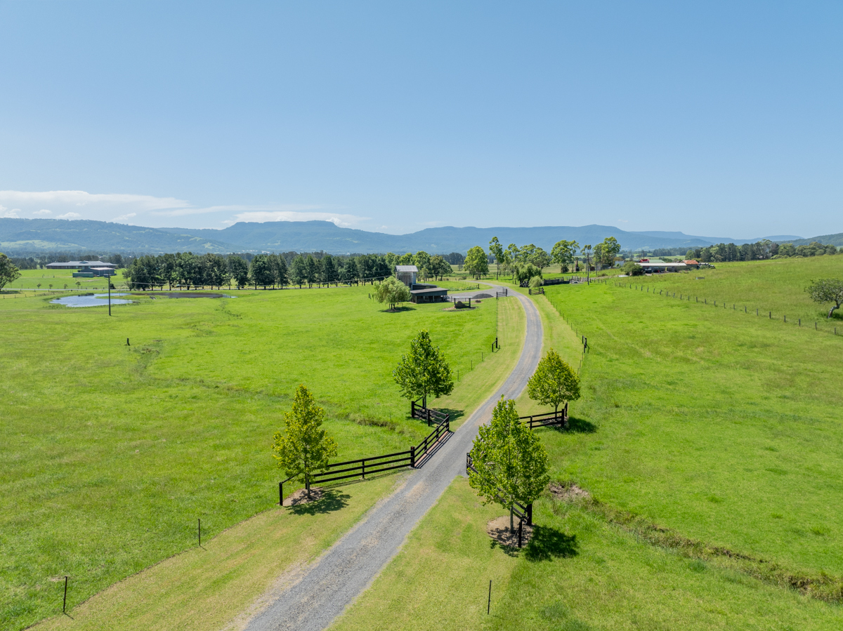 QUINTESSENTIAL COUNTRY LIFESTYLE Horse Property for sale in Far