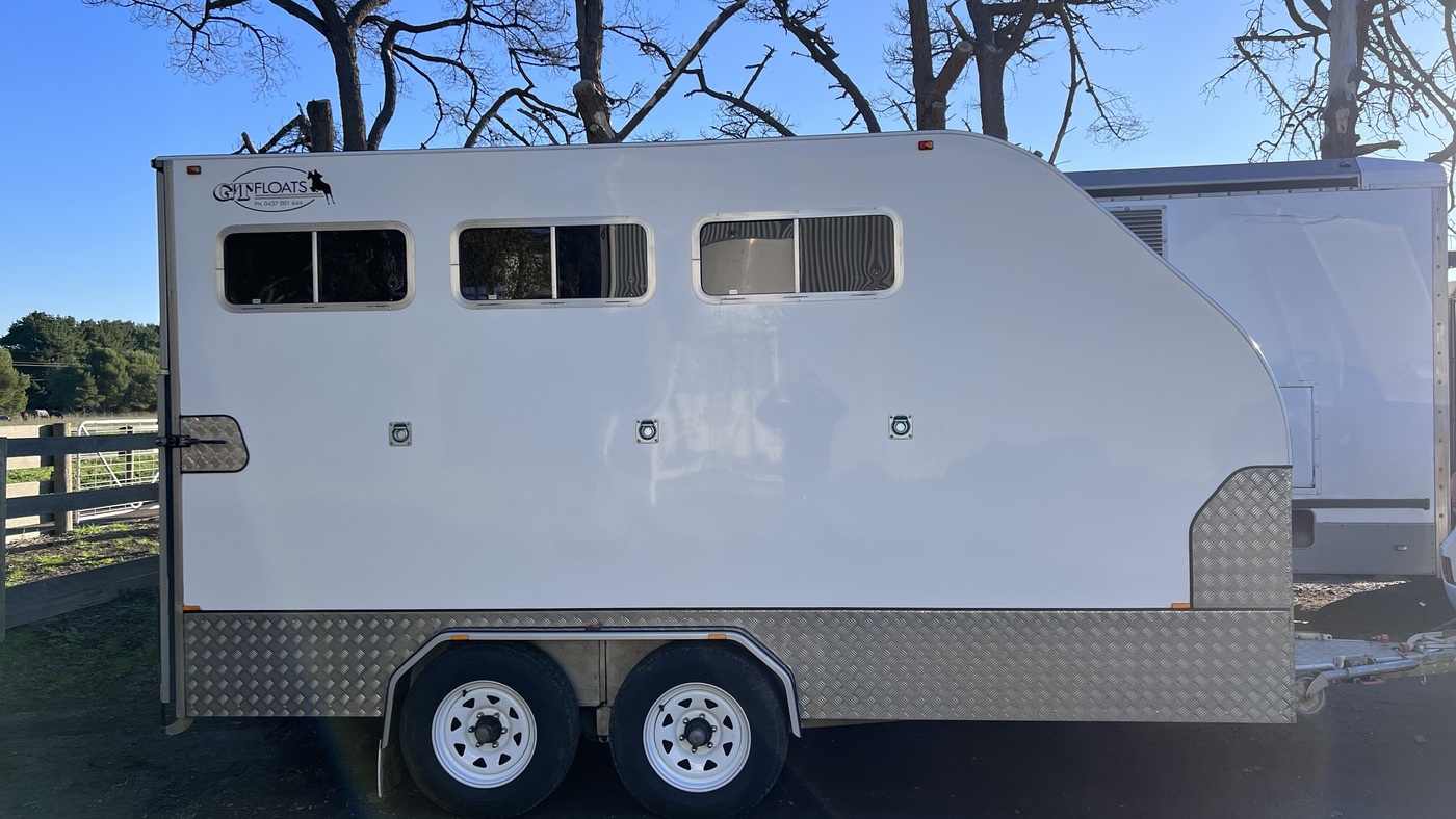 GT 3 Reverse Angle Horse Float Floats Horse Transports for sale in