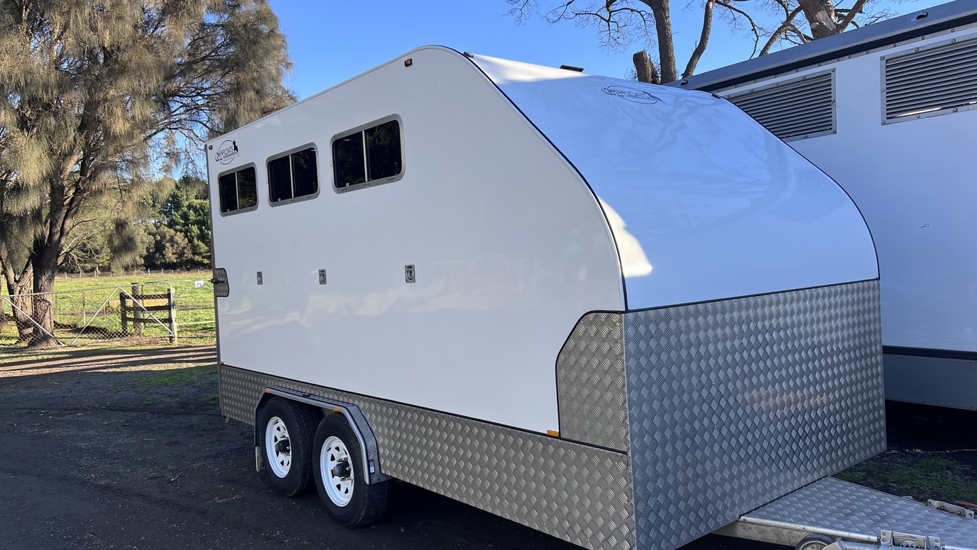 GT 3 Reverse Angle Horse Float Floats Horse Transports for sale in