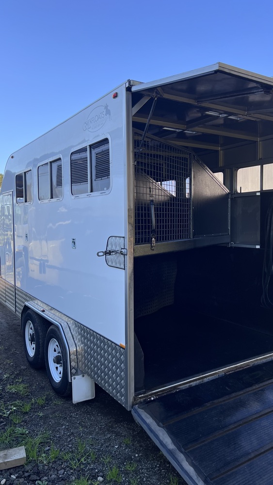 GT 3 Reverse Angle Horse Float Floats Horse Transports for sale in