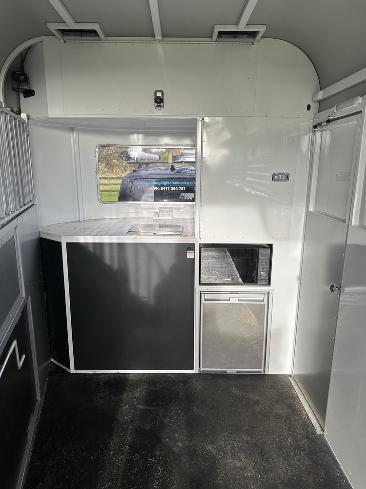 DISCOVERY 2019 3HAL FLOAT Floats Horse Transports for sale in