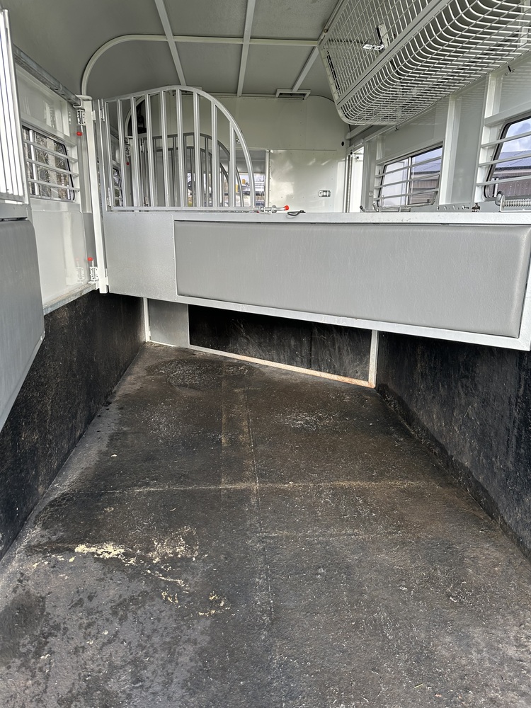 DISCOVERY 2019 3HAL FLOAT Floats Horse Transports for sale in