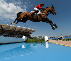 Janika sprunger  sui