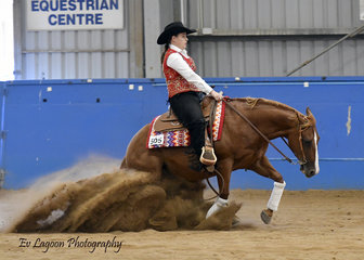 Amber denton winning the senior horse reining on op whizzel do