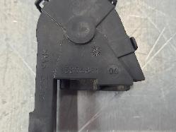 543946
