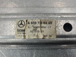 557990