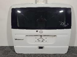 561818