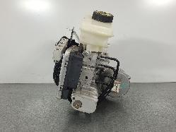562858