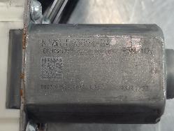 557896