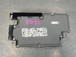 555900