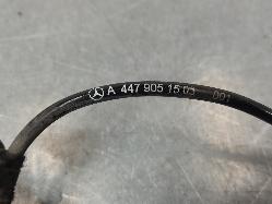 563676