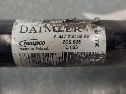 563862