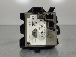 563700