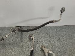562828