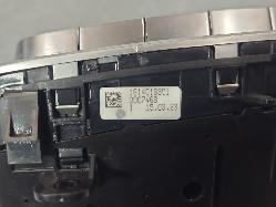 563438