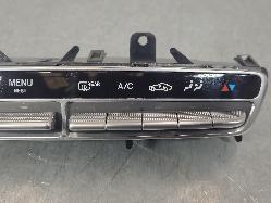 563430