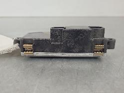 560988