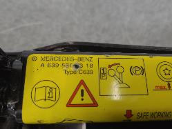 573696