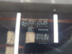 563180