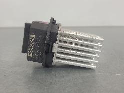 560318