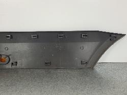 561300