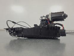 572736