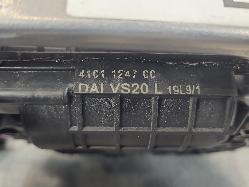 572718