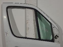 568930