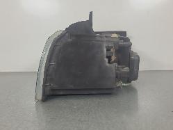 571028