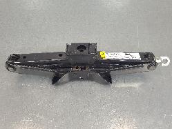 573822