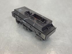 593582