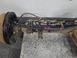 599300