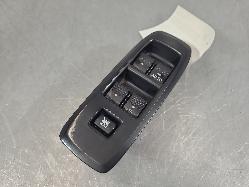 691898