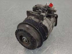 697028