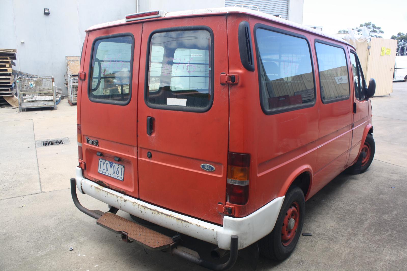 FORD TRANSIT VG 01/199709/2000 LEFT FRONT RUBBER SEAL Transit Spares