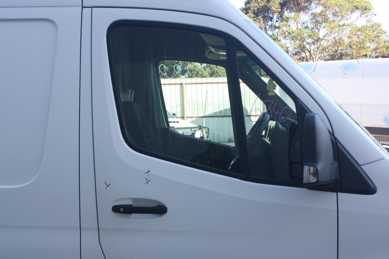 MERCEDES BENZ SPRINTER VS30 05/2018-ON RIGHT FRONT 1/4 DOOR GLASS ...