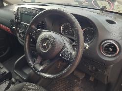 562304