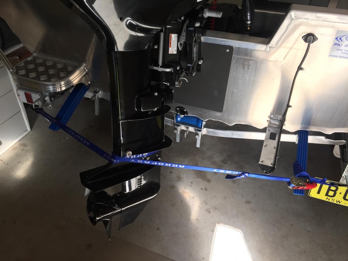 Outboard towing position Boating Fishraider