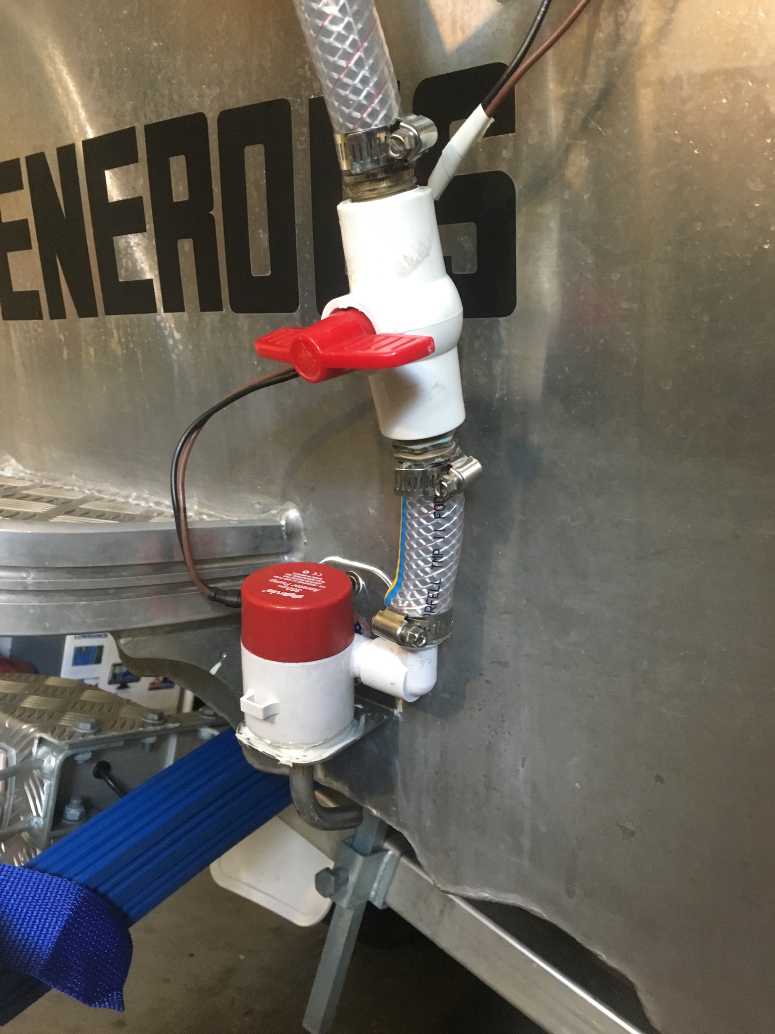 DIY live bait tank 4.3 metre tinny The Fishraider