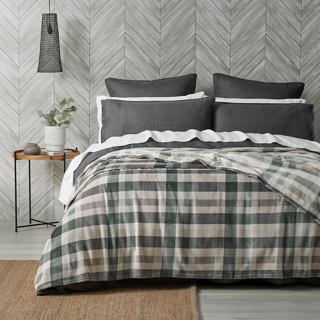 Cooper Crest Black Bedding Set